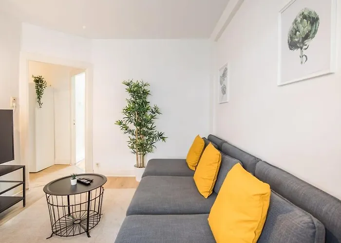 Schickes Zwei Zimmer Apartment Kostenl Parkm Auf Der Strasse