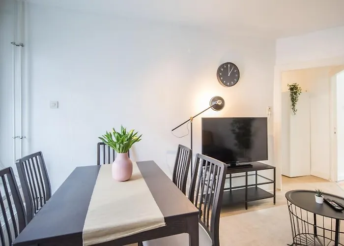 Schickes Zwei Zimmer Apartment Kostenl Parkm Auf Der Strasse